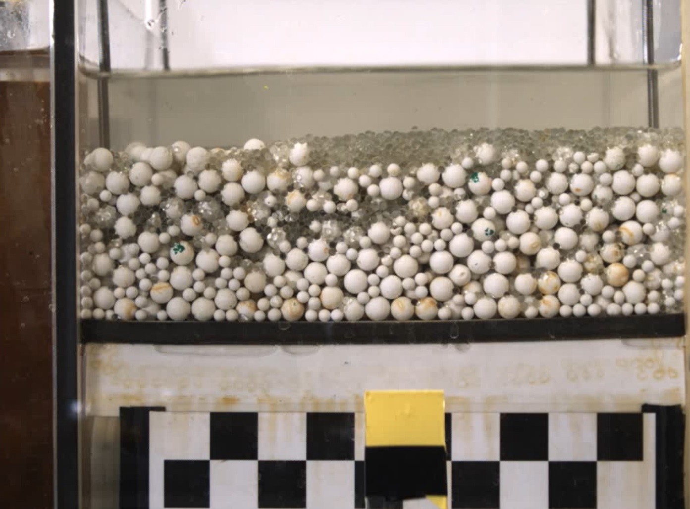 Glass-ceramic separation: mixture halfway Glass-ceramic separation: mixture halfway